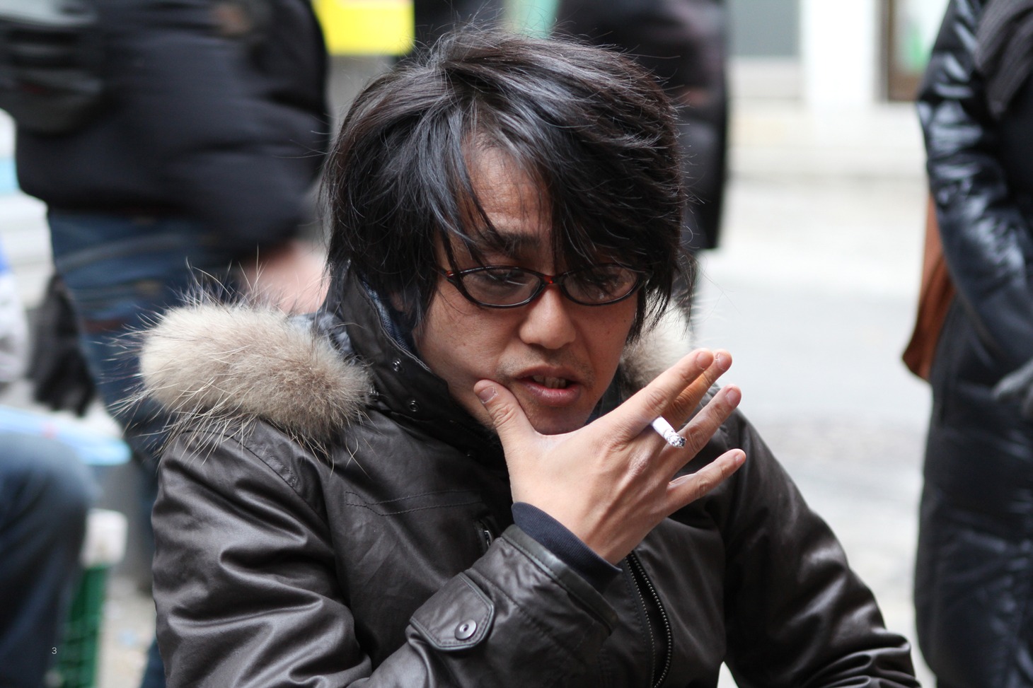 撮影現場での城定秀夫。