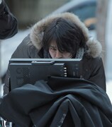 撮影現場での城定秀夫。