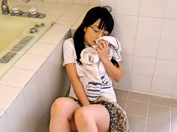 「舐める女」