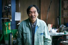 「ロマンスドール」より、きたろう演じる相川。