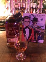 「キングスマン：ゴールデン・サークル」に登場する組織ステイツマンの名を冠したバーボンウイスキー「オールド・フォレスター・ステイツマン」。