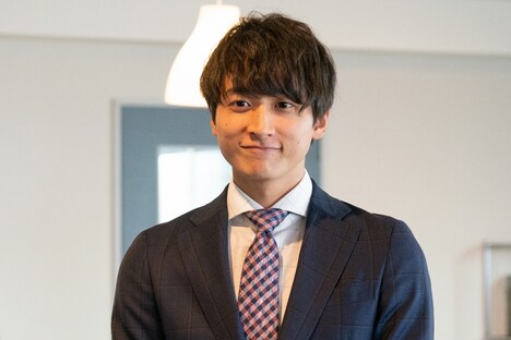 小関裕太演じる白坂隼人。