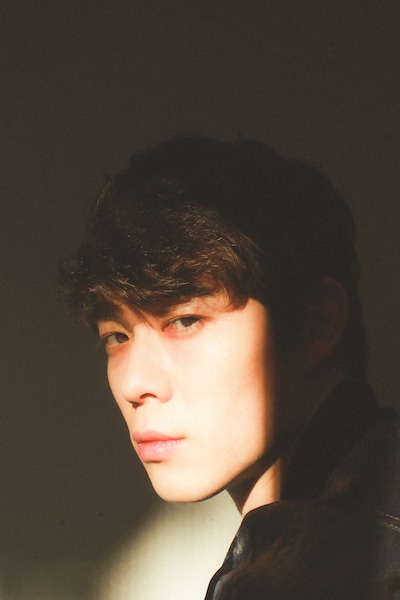 「ooze Issue1」より、宮沢氷魚。