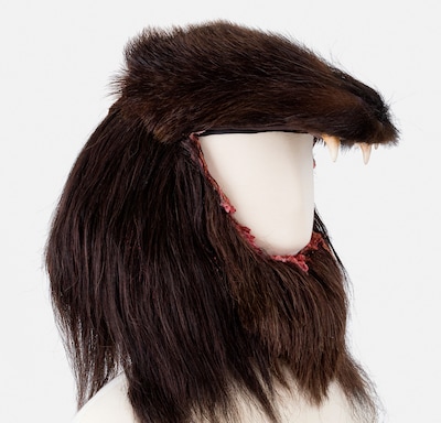 「ミッドサマー」より熊の被り物。