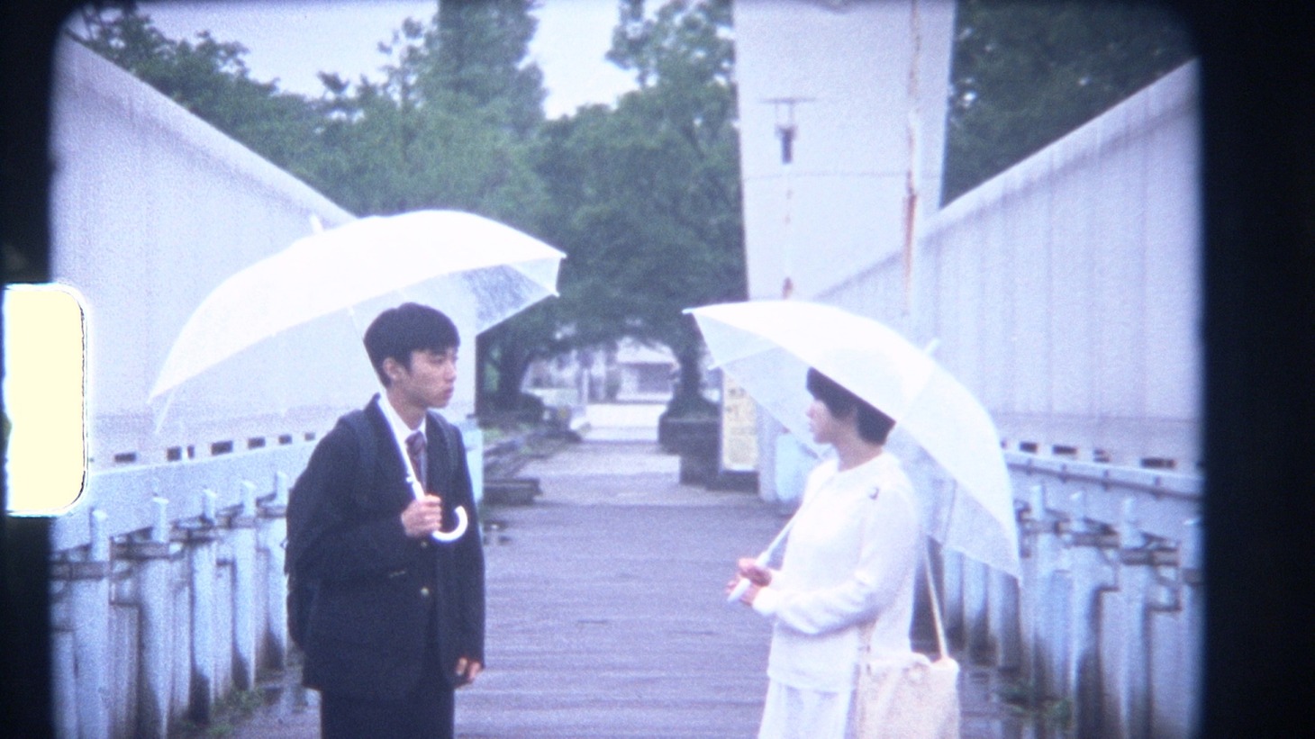「視線不外交」