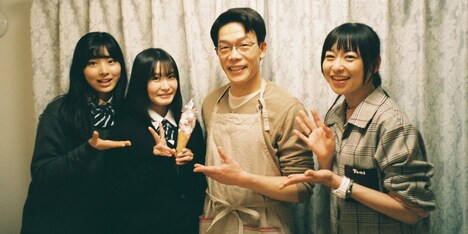 左から栗田桃花、相良茉優、山元隆弘、徳井青空。