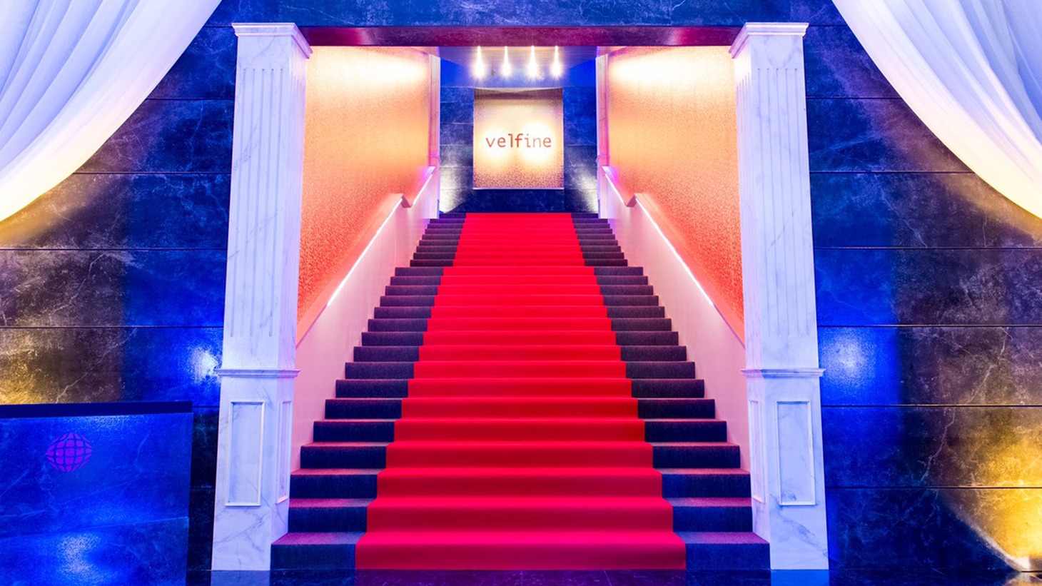 「M 愛すべき人がいて」の背景素材。