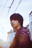 アヤト役の今村航。