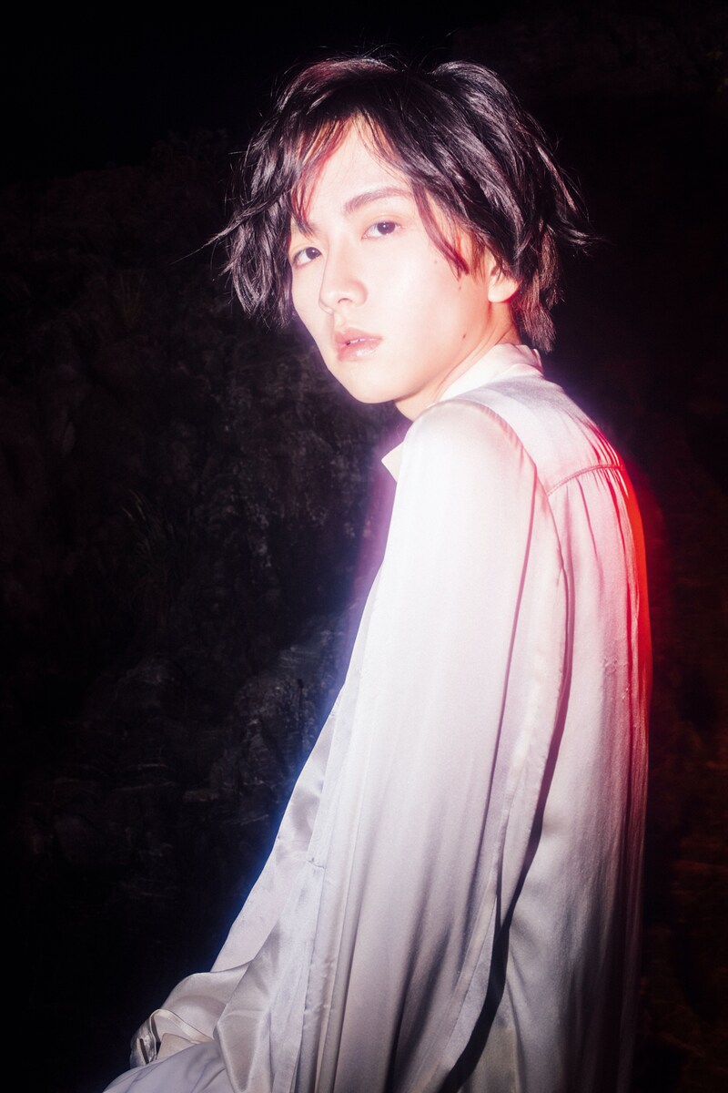 安藤政信が撮影した「板垣李光人1st写真集『Rihito 18』」収録カット。