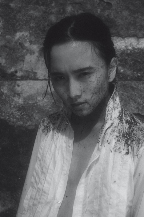 安藤政信が撮影した「板垣李光人1st写真集『Rihito 18』」収録カット。