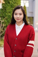 新川優愛演じる奈美。