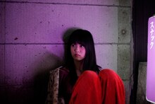 中田青渚扮する琴子。