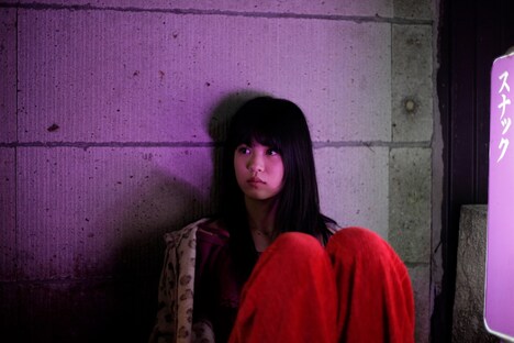 中田青渚扮する琴子。