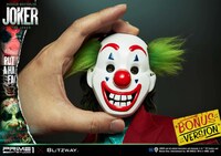 「ミュージアムマスターライン / JOKER: ジョーカー 1/3 スタチュー」早期予約特典のピエロマスク。