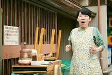 「正しいロックバンドの作り方」より、ふせえり演じる赤川麦子。