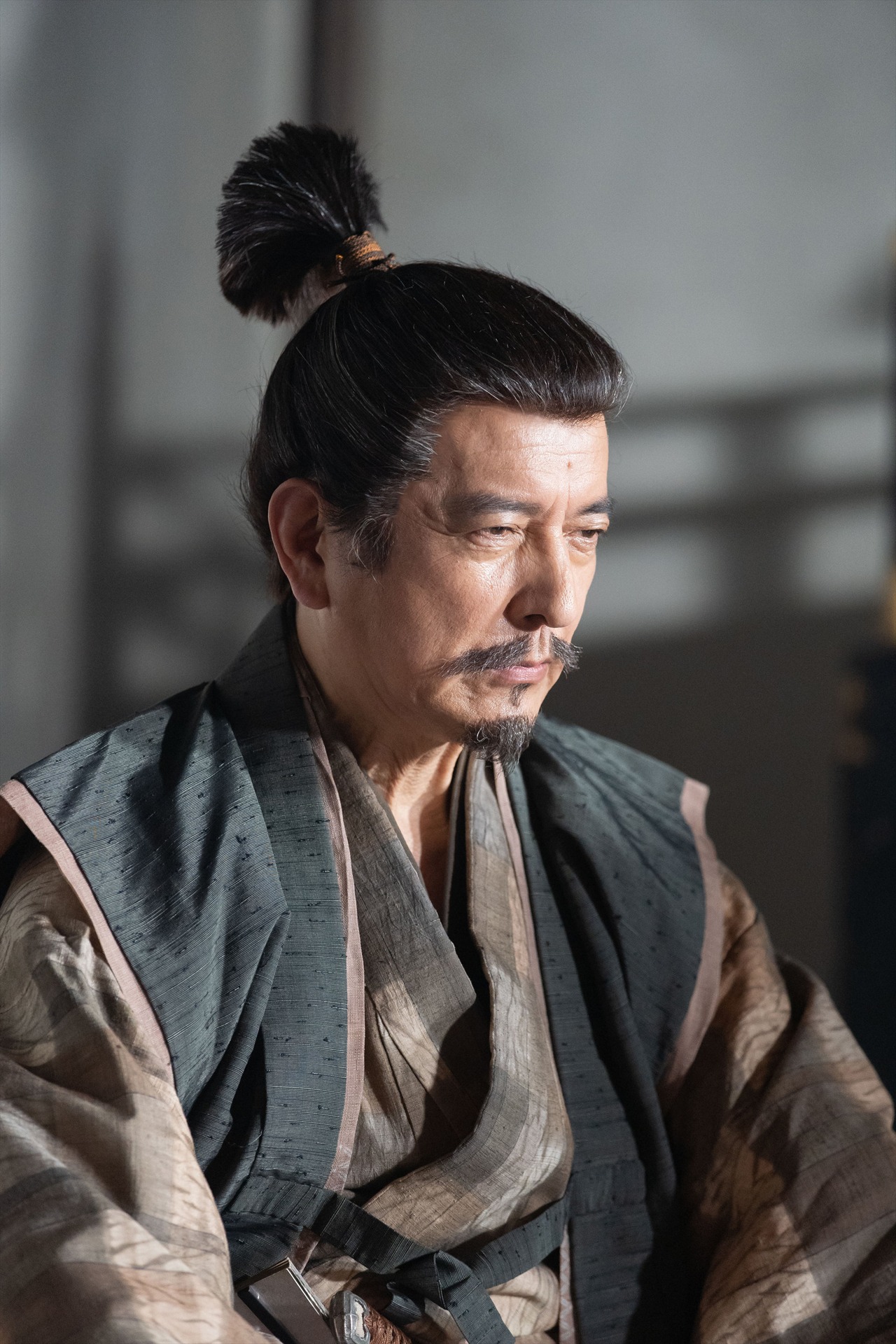 榎木孝明演じる山崎吉家。