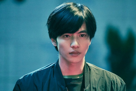 「さんかく窓の外側は夜」