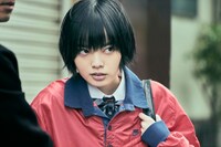 「さんかく窓の外側は夜」