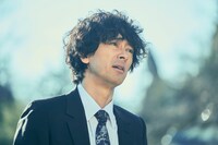 「さんかく窓の外側は夜」