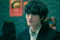 「さんかく窓の外側は夜」