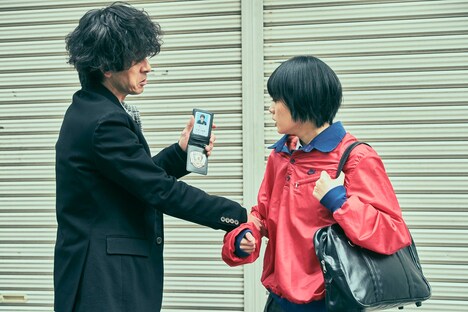 「さんかく窓の外側は夜」