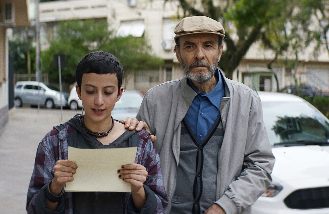 独居老人がブラジル娘に手紙の代読・代筆を依頼、「ぶあいそうな手紙」予告編