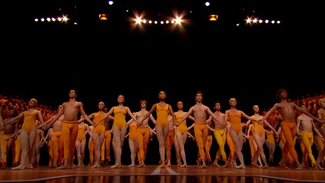 「ダンシング・ベートーヴェン」 (c)Fondation Maurice Bejart, 2015 / (c)Fondation Bejart Ballet Lausanne, 2015