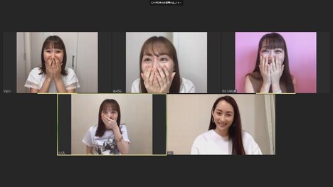 YouTubeライブ「【ソフィスタンス】アンバサダー就任記念!リモート・トークライブ」の様子。