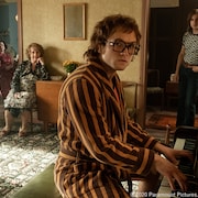 タロン・エジャトン主演「ロケットマン」WOWOWで放送、エルトン・ジョンの半生描く