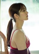 奥山かずさセカンド写真集「AIKAGI」より。