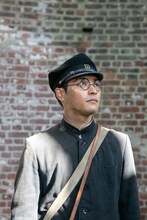 柳楽優弥扮する石村修。