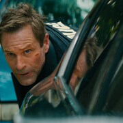 アーロン・エッカート主演「ライブリポート」新たな公開日が決定、場面写真7点も到着