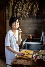 市原隼人が撮影した「板垣李光人1st写真集『Rihito 18』」収録カット。