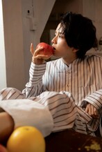 市原隼人が撮影した「板垣李光人1st写真集『Rihito 18』」収録カット。