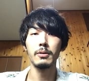 「宇宙同窓会」より栄信演じる濱田。