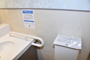 トイレのハンドドライヤーは使用禁止に。