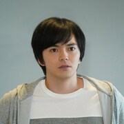 林遣都が三つ子役に「混乱しました」、ドラマ「世界は3で出来ている」撮影振り返る