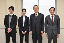 左から間宮祥太朗、菜々緒、内藤剛志、塙宣之。