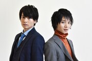 連続ドラマ「チョコレート戦争~朝に道を聞かば夕べに死すとも可なり~」と舞台「チョコレート戦争~a tale of the truth~」取材会の様子。左から小澤廉、植田圭輔。