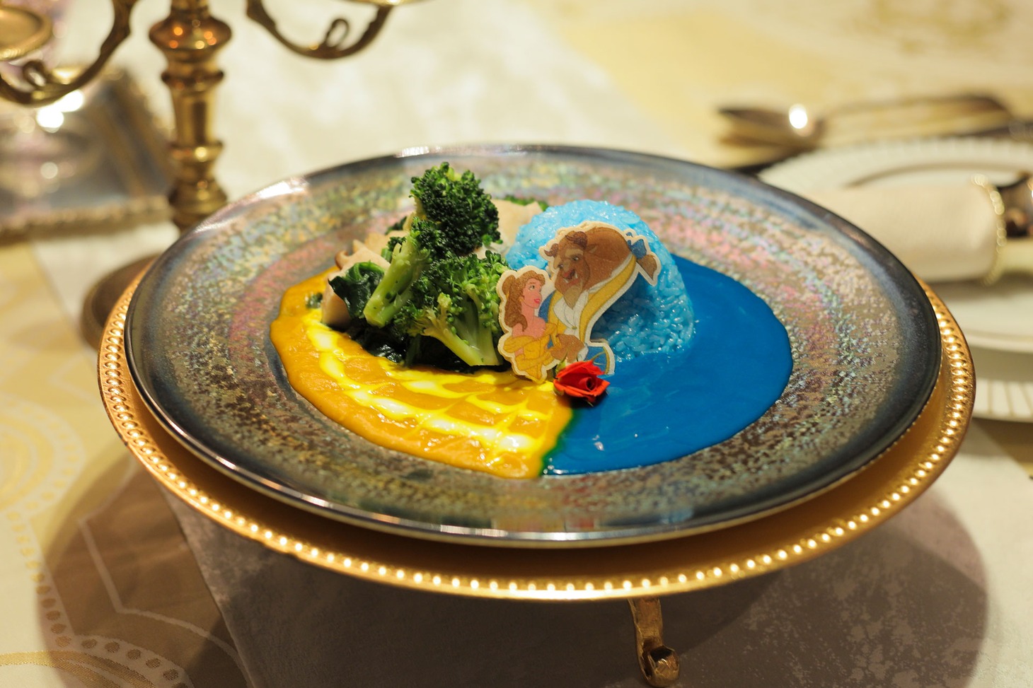 ＜Beauty and the Beast＞夜空のクリームカレーライス（税込2079円）