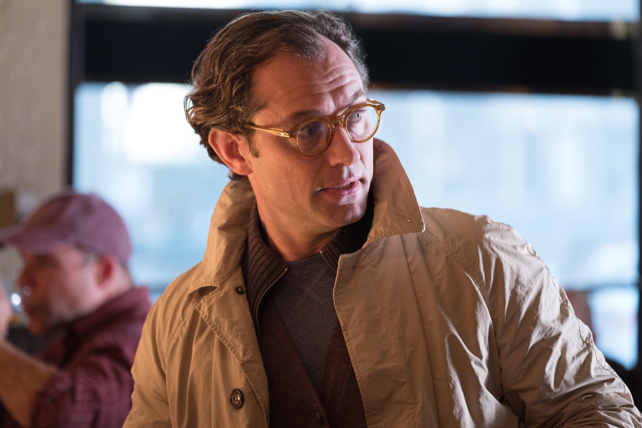 ジュード・ロウら映画人がエル・ファニングに惹かれる…ウディ・アレン作品の新写真