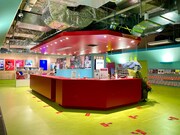 UPLINK京都ロビーの様子。