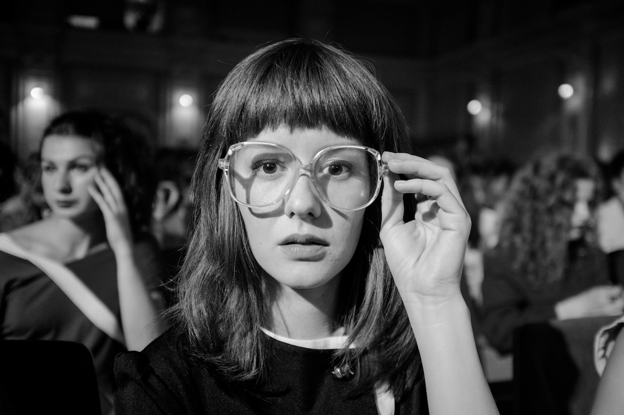 斎藤工も称賛、若者たちが監視の中ライブ楽しむ「LETO」冒頭映像