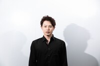 井口役の荒木宏文。
