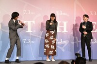 左から奥平大兼、長澤まさみ、阿部サダヲ。