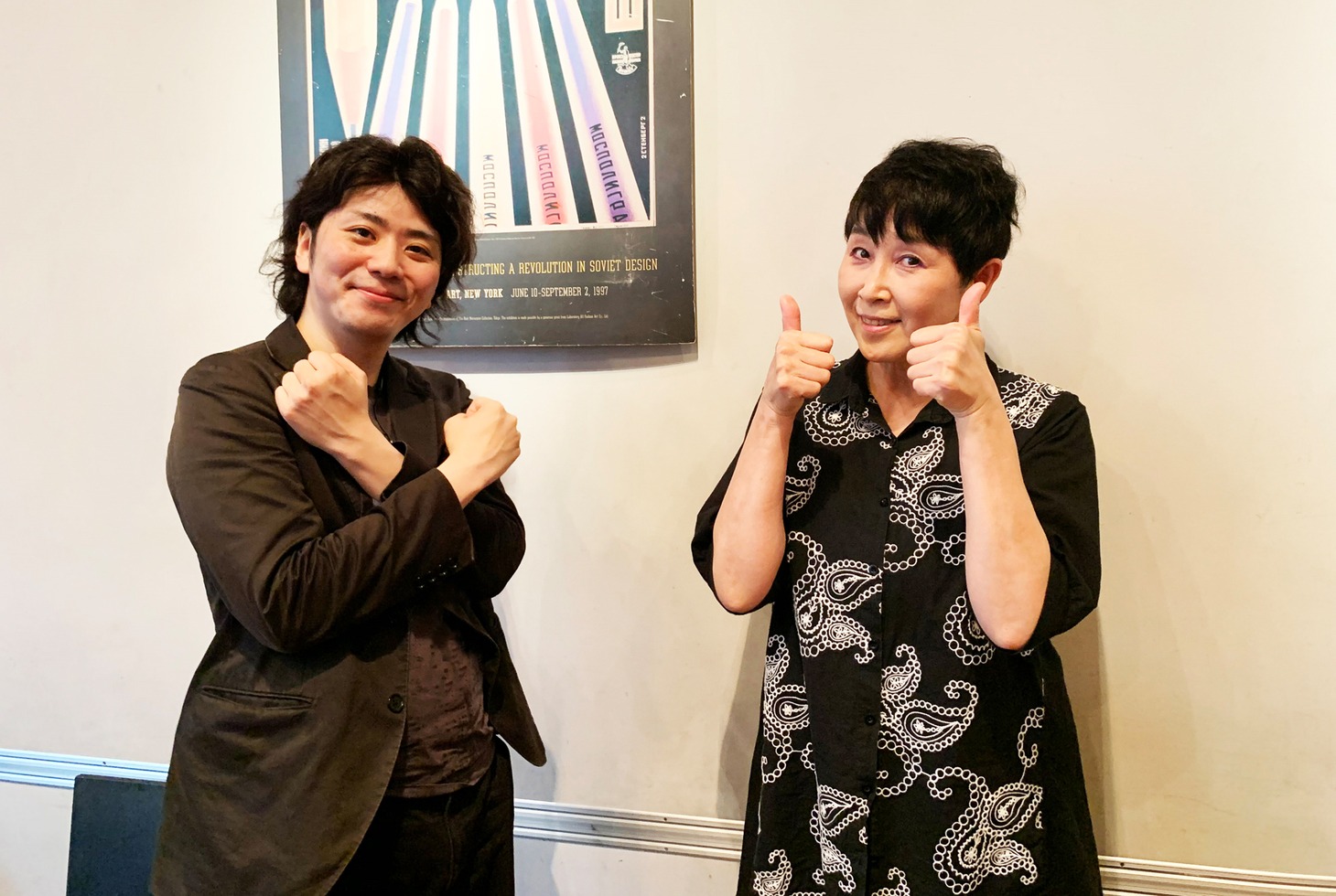 左から横川寛人、マッハ文朱。