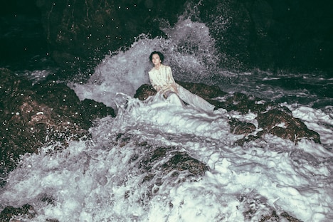 安藤政信が撮影した「板垣李光人1st写真集『Rihito 18』」収録カット。