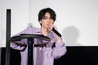 ジェスチャーゲームに挑戦する吉野北人。