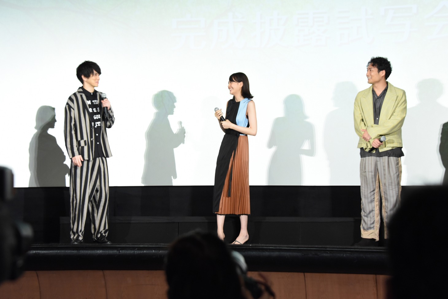 「癒しのこころみ～自分を好きになる方法～」完成披露試写会の様子。