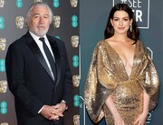 左からロバート・デ・ニーロ、アン・ハサウェイ。